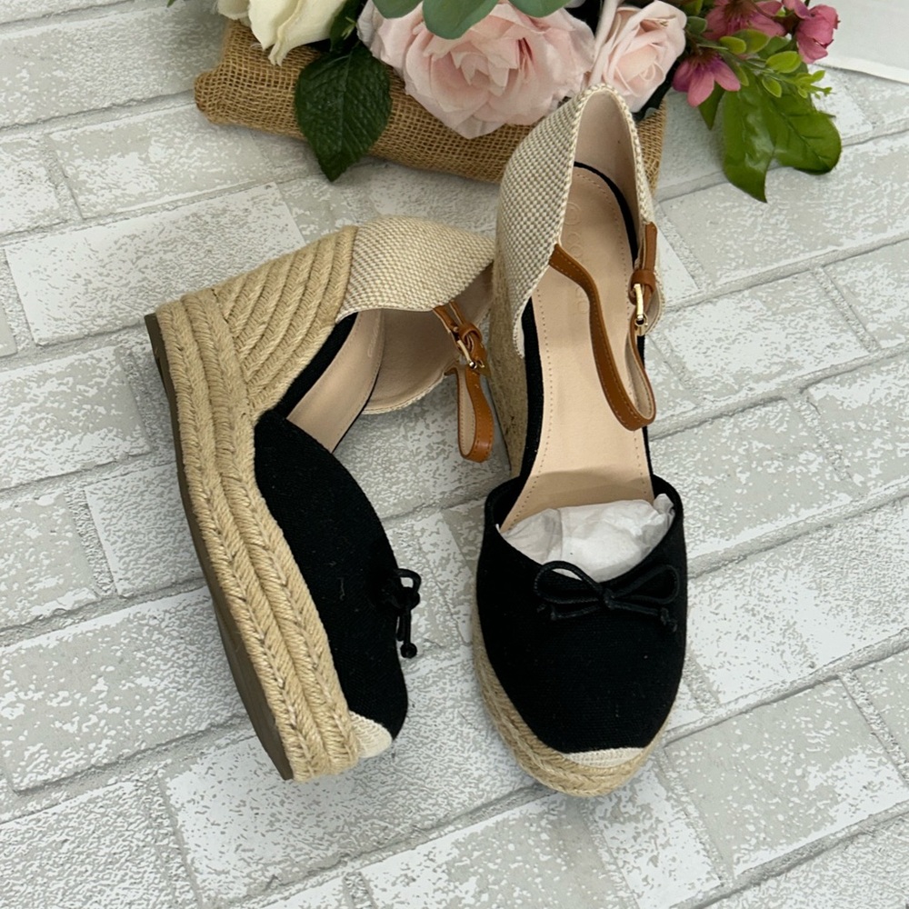Elegant Black and Cream Espadrille Wedges - Picture 3 of 11
